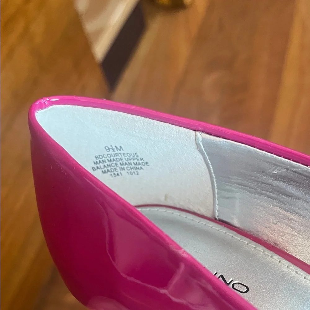 Like new Bandolino Fuchsia Heels - Picture 7 of 12
